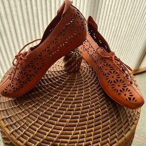 Gentle Souls Orange Flat shoes 9.5